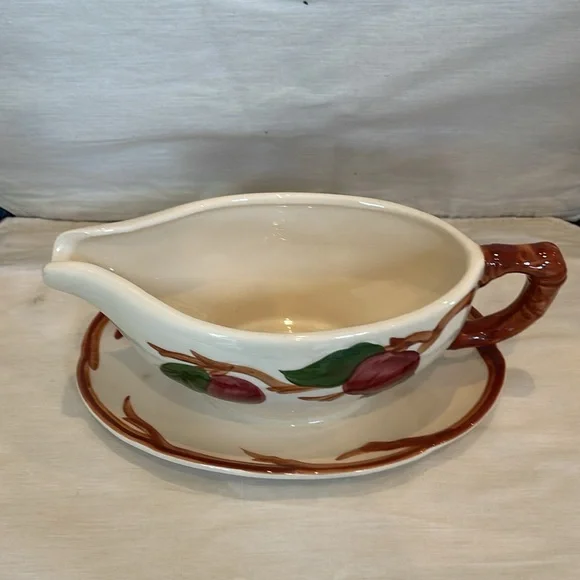 Franciscan Apple Gravy Boat - Picture 2 of 8